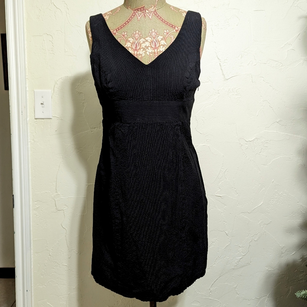 Bebe black v neck sleeveless business office dress 10 pinstripe knee